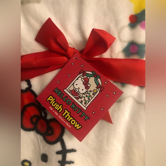 NWT Sanrio Hello Kitty Christmas Plush Throw Blanket - Picture 2 of 6